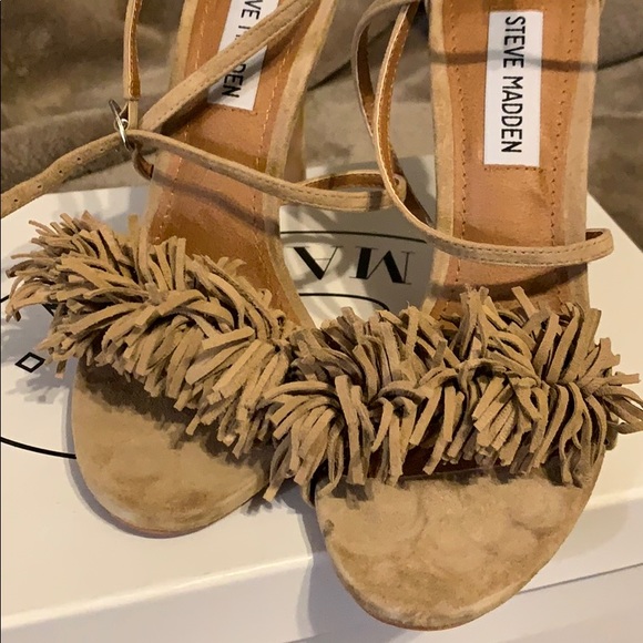 Women Heels - Picture 5 of 5